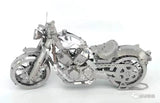 Het Harley Davidson Motorfiets Metalen Bouwpakket - Klassiek Model van SlimSpul nederland b.v. is een gedetailleerde miniatuur met fijne tandwielen en motordelen, geïnspireerd door de legendarische Amerikaanse motorfiets.
