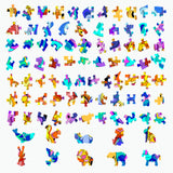 Een set levendige puzzelstukken, waaronder de Giraffe Houten Puzzel (A4+ formaat) - Elegant Savannedier Figuurpuzzel van SlimSpul nederland b.v., met abstracte patronen in geel, oranje, blauw, paars en roze netjes gerangschikt op een witte achtergrond.