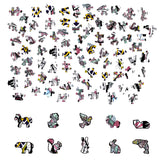 Losse puzzelstukjes liggen erboven verspreid, terwijl acht diervormige stukjes - zoals een beer, vos en kat - van de SlimSpul nederland b.v. Olifant 2 Houten Puzzel (A4 formaat) - Indrukwekkende Figuurpuzzel eronder netjes op een rij liggen.